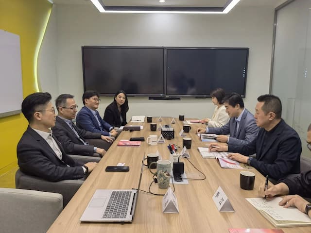 中国新加坡商会总会及上海办事处委员代表在北京秘书处接待中国外商投资企业协会常务副会长彭伟一行